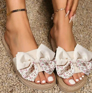 Women's Beige Lightweight Flat Slippers,